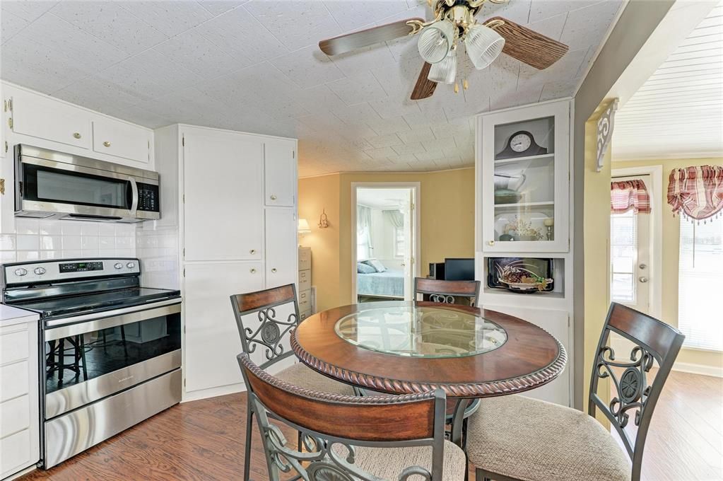 For Sale: $85,000 (2 beds, 1 baths, 624 Square Feet)