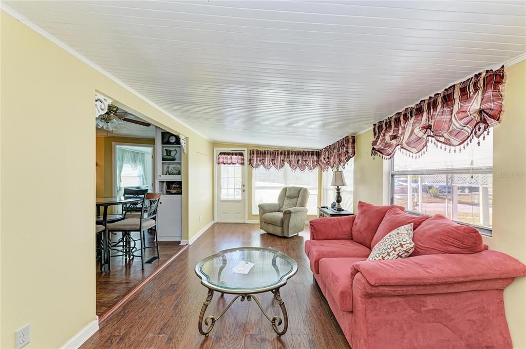 For Sale: $85,000 (2 beds, 1 baths, 624 Square Feet)