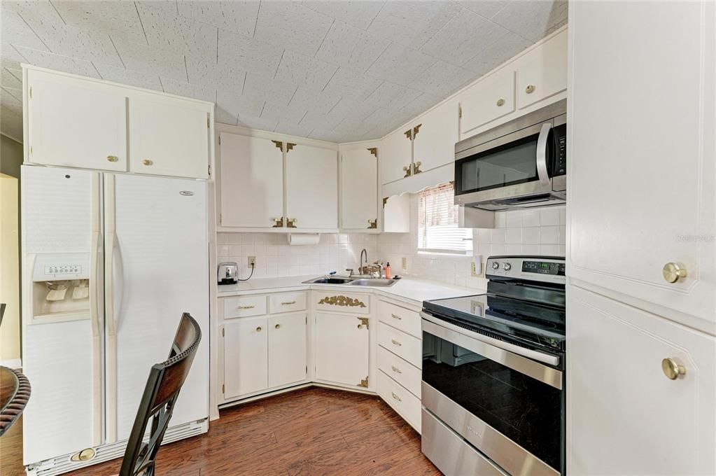 For Sale: $85,000 (2 beds, 1 baths, 624 Square Feet)