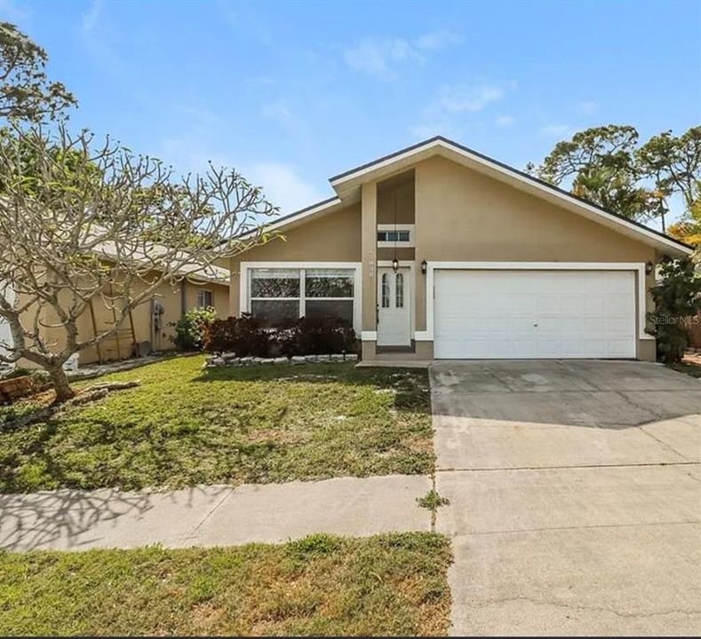 En Venta: $489,000 (4 camas, 2 baños, 1680 Pies cuadrados)