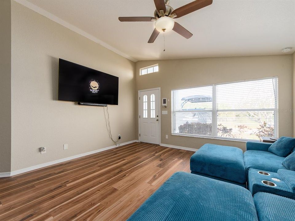 En Venta: $489,000 (4 camas, 2 baños, 1680 Pies cuadrados)