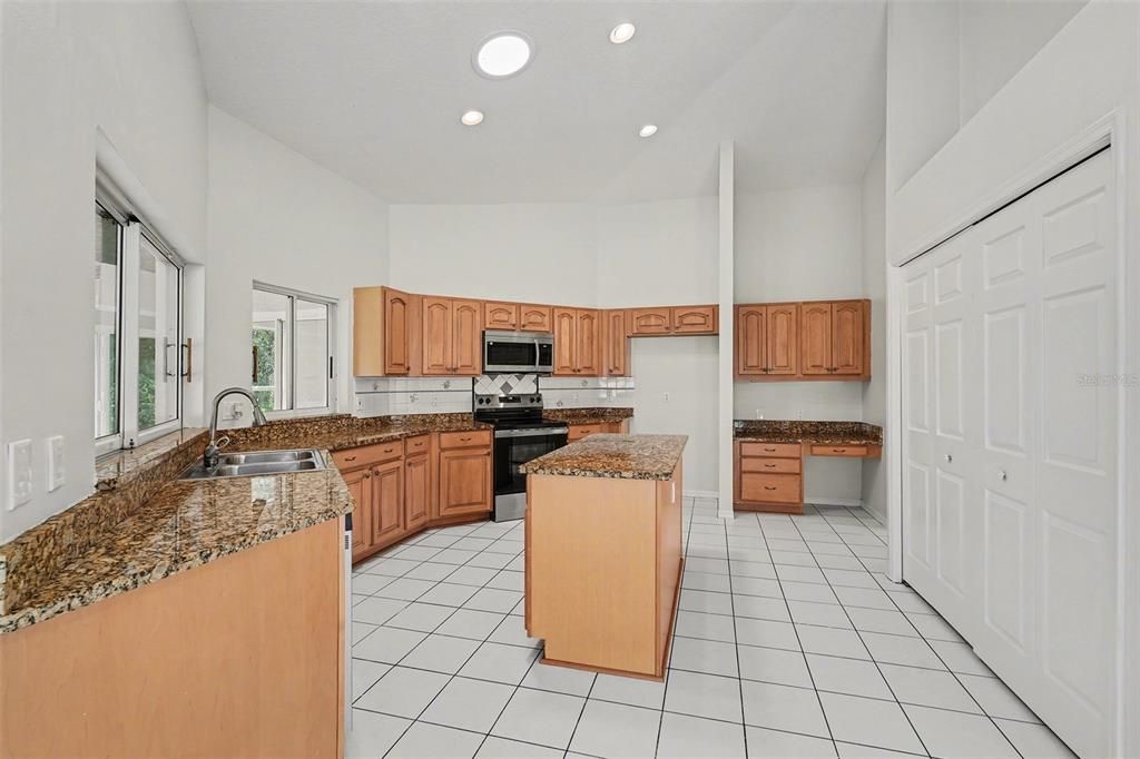 待售: $675,000 (4 贝兹, 2 浴室, 2674 平方英尺)