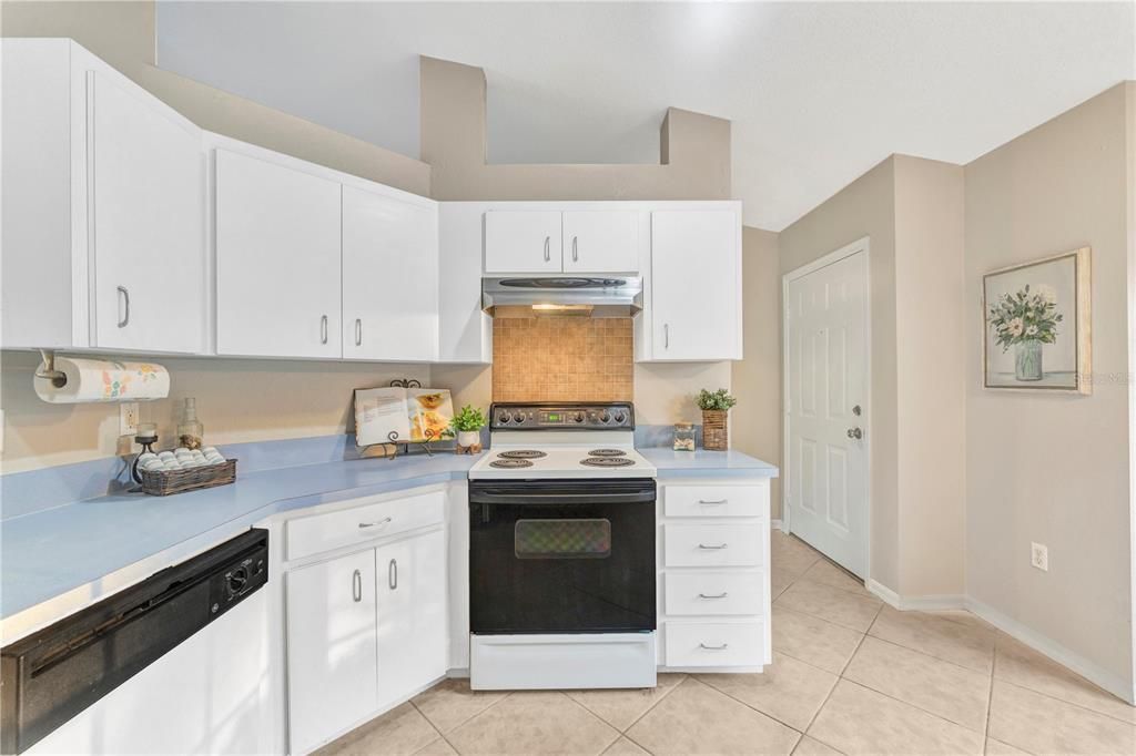 For Sale: $339,000 (3 beds, 2 baths, 1212 Square Feet)
