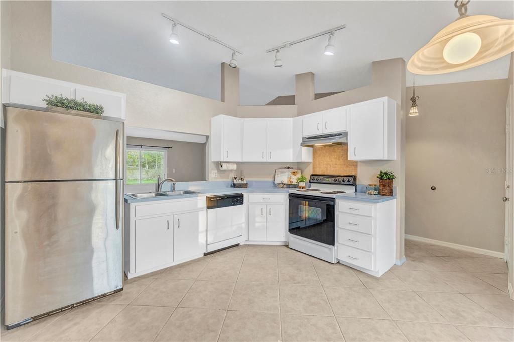 For Sale: $339,000 (3 beds, 2 baths, 1212 Square Feet)