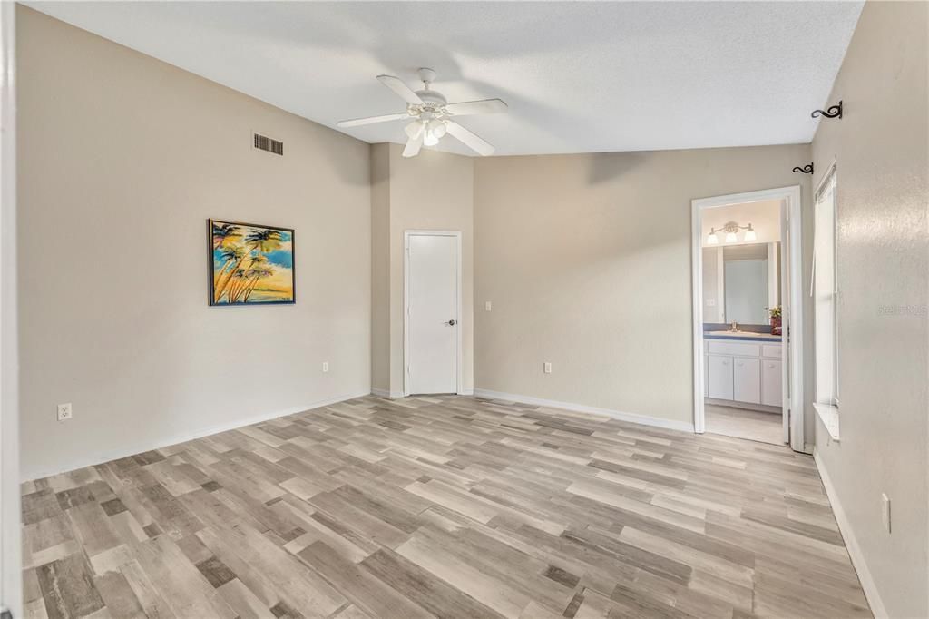 For Sale: $339,000 (3 beds, 2 baths, 1212 Square Feet)