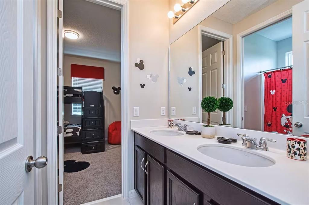 待售: $735,000 (9 贝兹, 6 浴室, 4363 平方英尺)