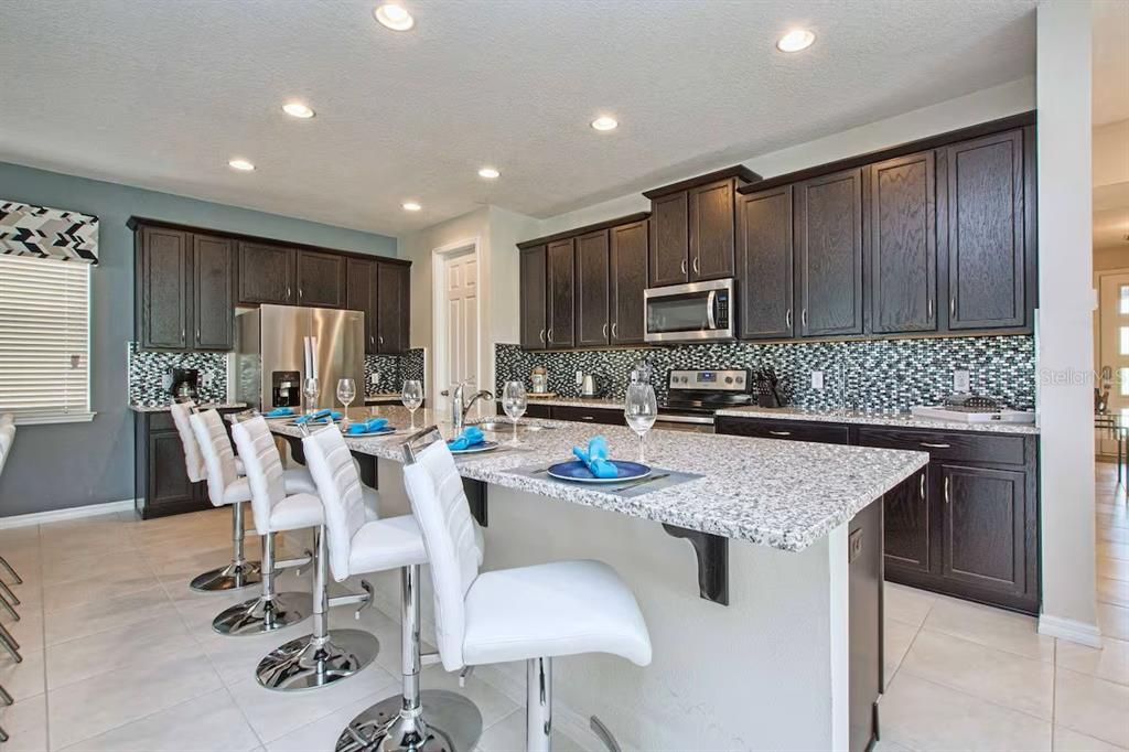 待售: $735,000 (9 贝兹, 6 浴室, 4363 平方英尺)