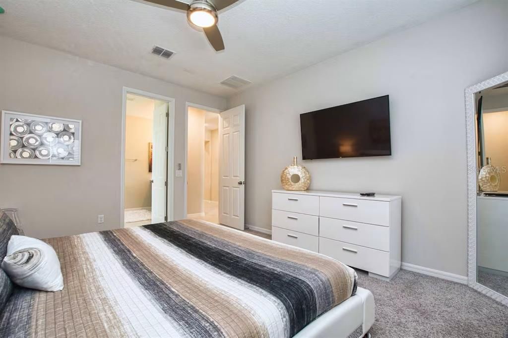 待售: $735,000 (9 贝兹, 6 浴室, 4363 平方英尺)