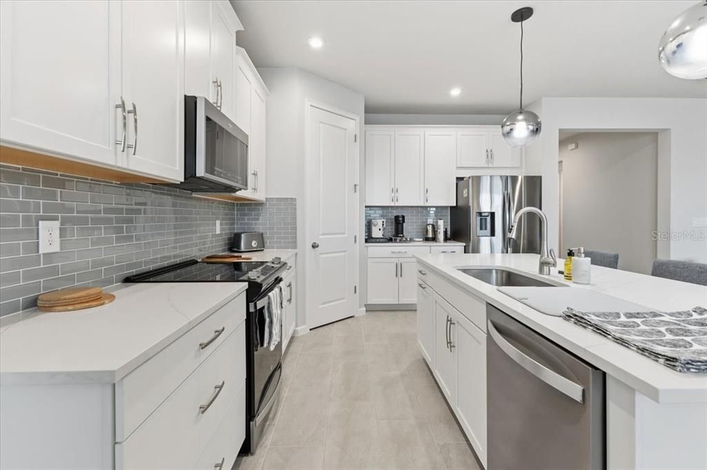 出租: $2,500 (3 贝兹, 2 浴室, 2098 平方英尺)