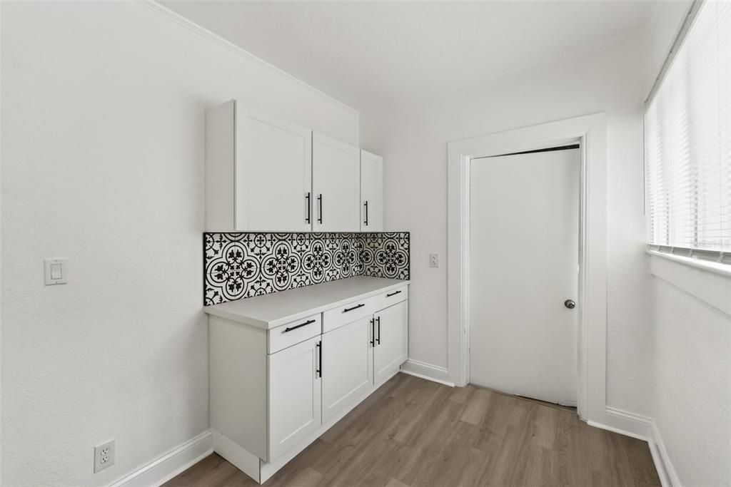 出租: $2,300 (2 贝兹, 1 浴室, 1000 平方英尺)