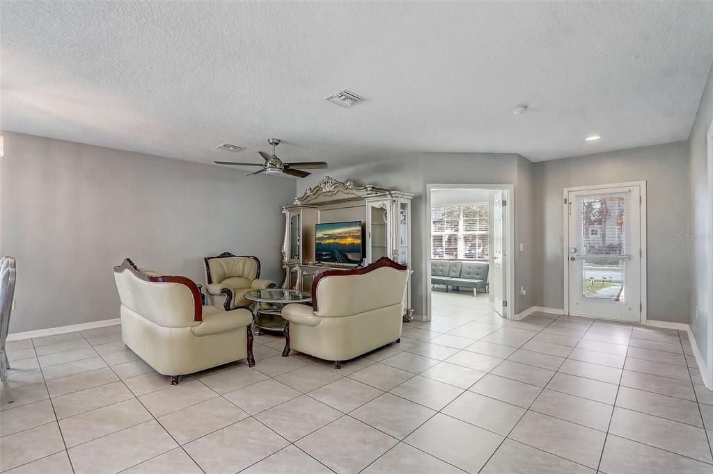 For Sale: $360,000 (4 beds, 2 baths, 1904 Square Feet)