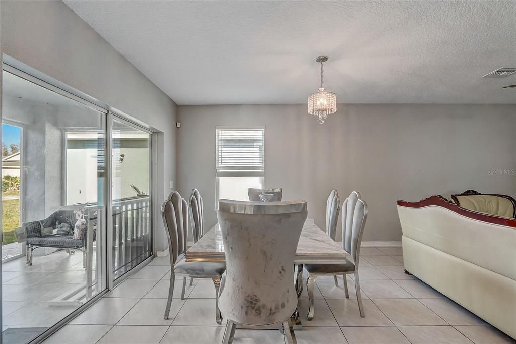 For Sale: $360,000 (4 beds, 2 baths, 1904 Square Feet)