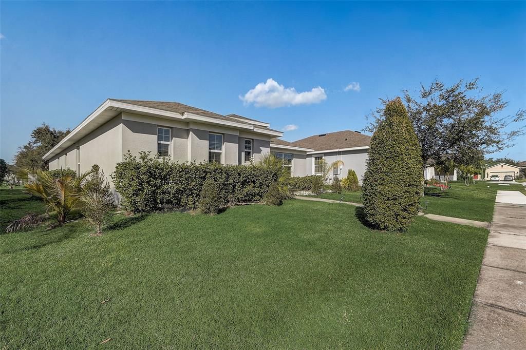 For Sale: $360,000 (4 beds, 2 baths, 1904 Square Feet)