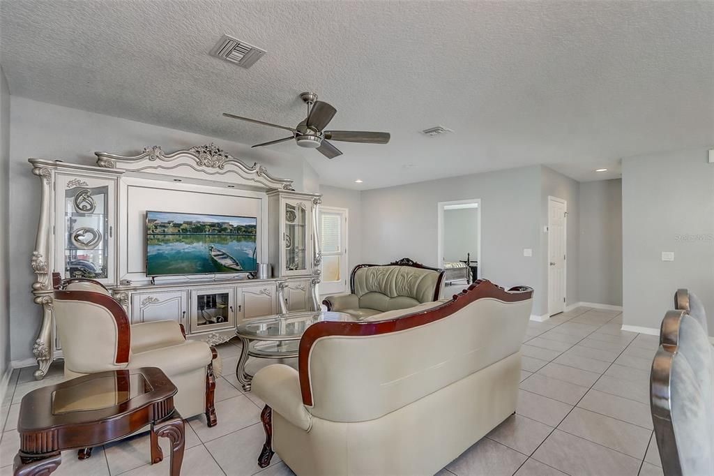 For Sale: $360,000 (4 beds, 2 baths, 1904 Square Feet)