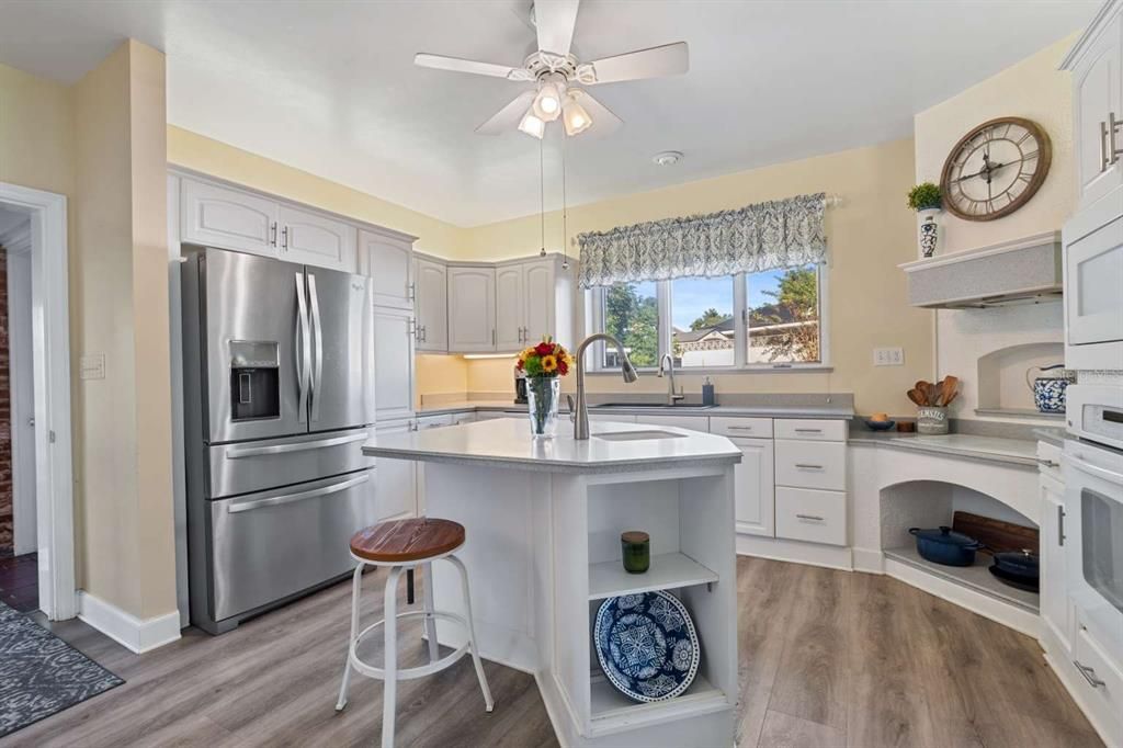 En Venta: $499,900 (3 camas, 2 baños, 3232 Pies cuadrados)