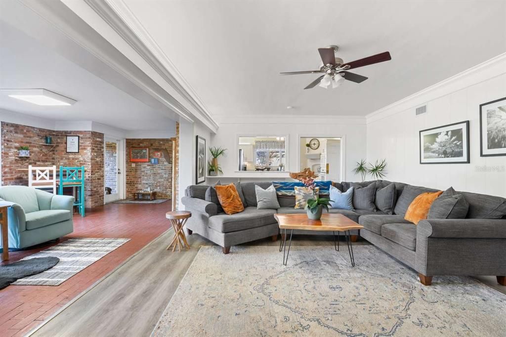 En Venta: $499,900 (3 camas, 2 baños, 3232 Pies cuadrados)