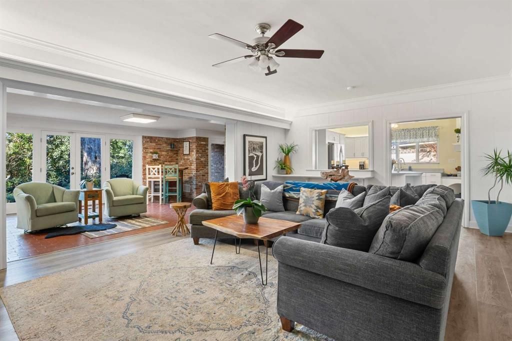 En Venta: $499,900 (3 camas, 2 baños, 3232 Pies cuadrados)