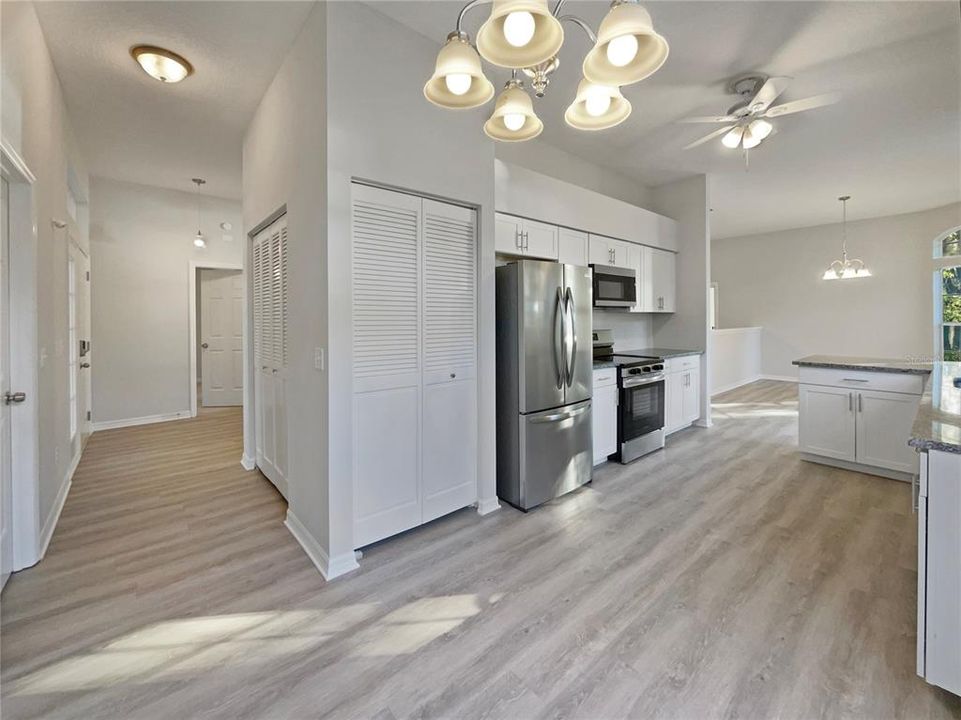 待售: $262,000 (2 贝兹, 2 浴室, 1446 平方英尺)