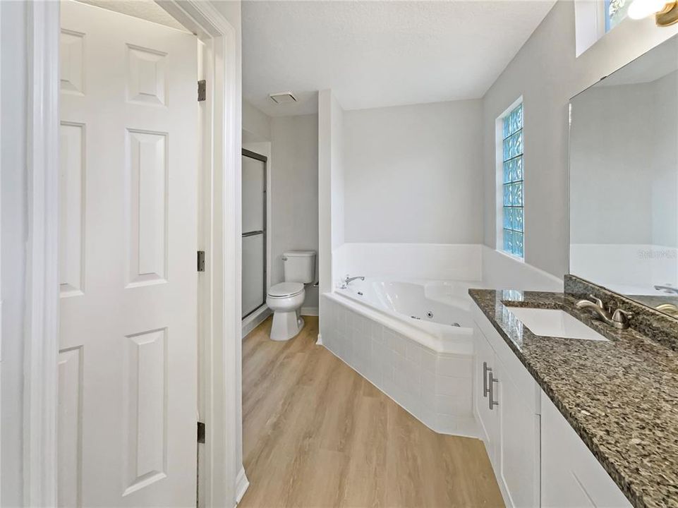 待售: $262,000 (2 贝兹, 2 浴室, 1446 平方英尺)