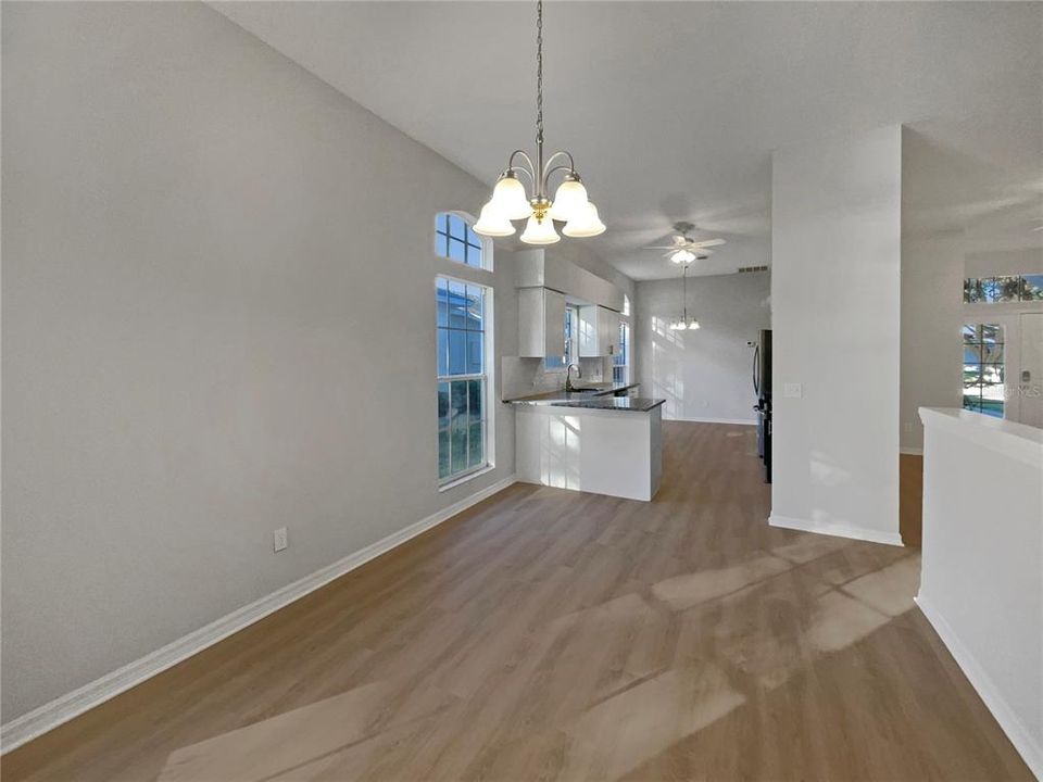 待售: $262,000 (2 贝兹, 2 浴室, 1446 平方英尺)