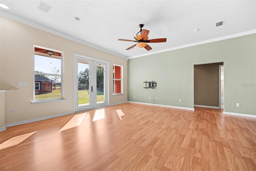 For Sale: $475,000 (3 beds, 2 baths, 1835 Square Feet)