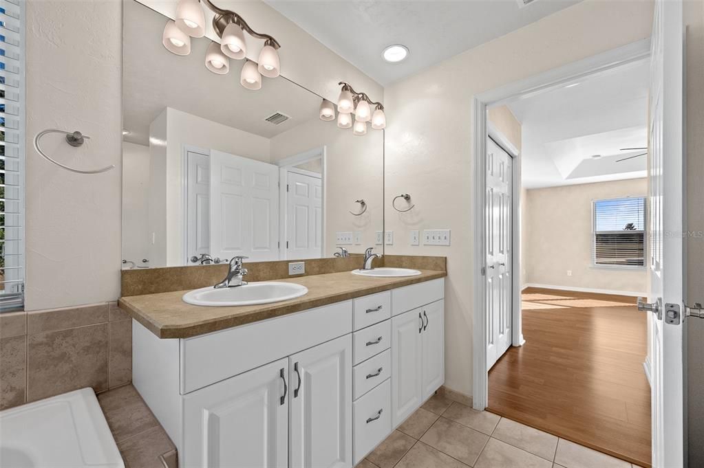 For Sale: $475,000 (3 beds, 2 baths, 1835 Square Feet)