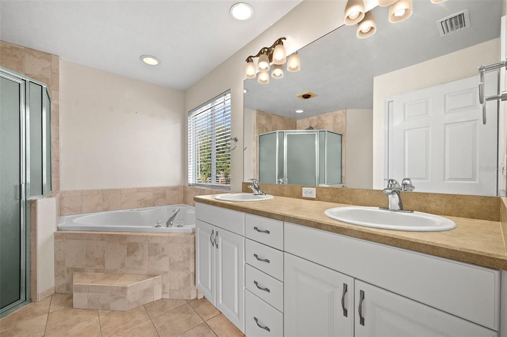 For Sale: $475,000 (3 beds, 2 baths, 1835 Square Feet)