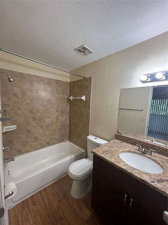 В аренду: $1,700 (2 спален, 2 ванн, 1190 Квадратных фут)