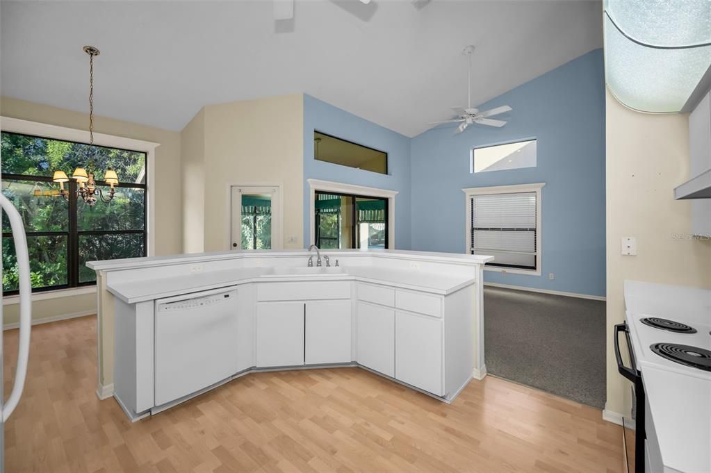 For Sale: $285,000 (2 beds, 2 baths, 1633 Square Feet)