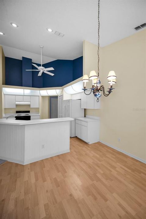 For Sale: $285,000 (2 beds, 2 baths, 1633 Square Feet)