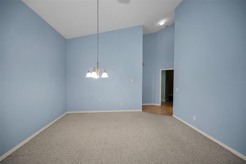 For Sale: $285,000 (2 beds, 2 baths, 1633 Square Feet)