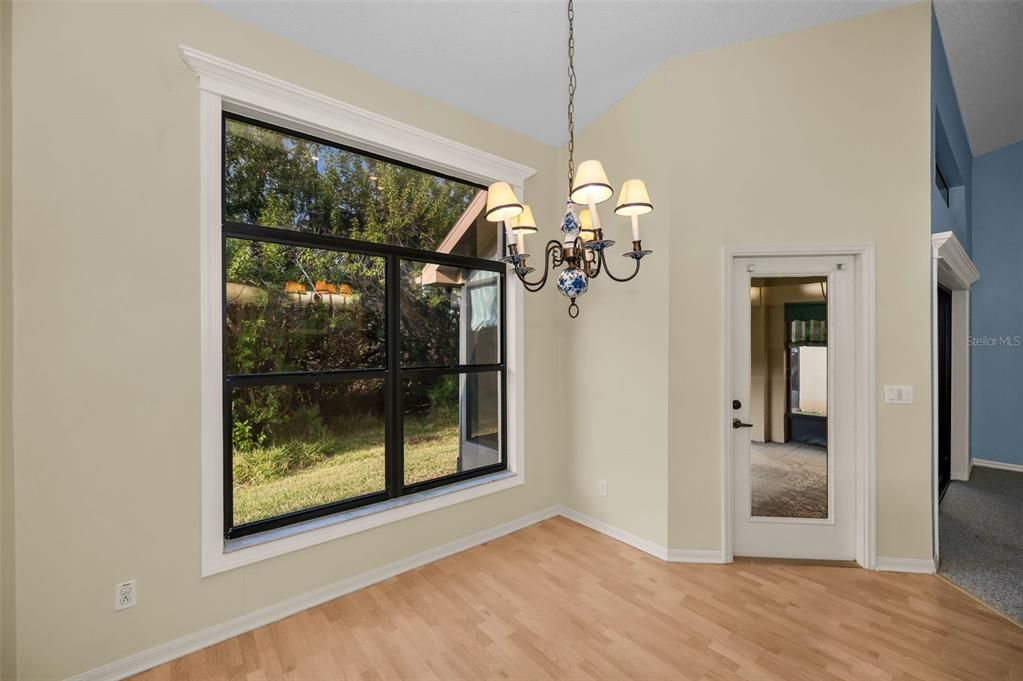 For Sale: $285,000 (2 beds, 2 baths, 1633 Square Feet)