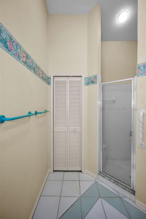 For Sale: $285,000 (2 beds, 2 baths, 1633 Square Feet)