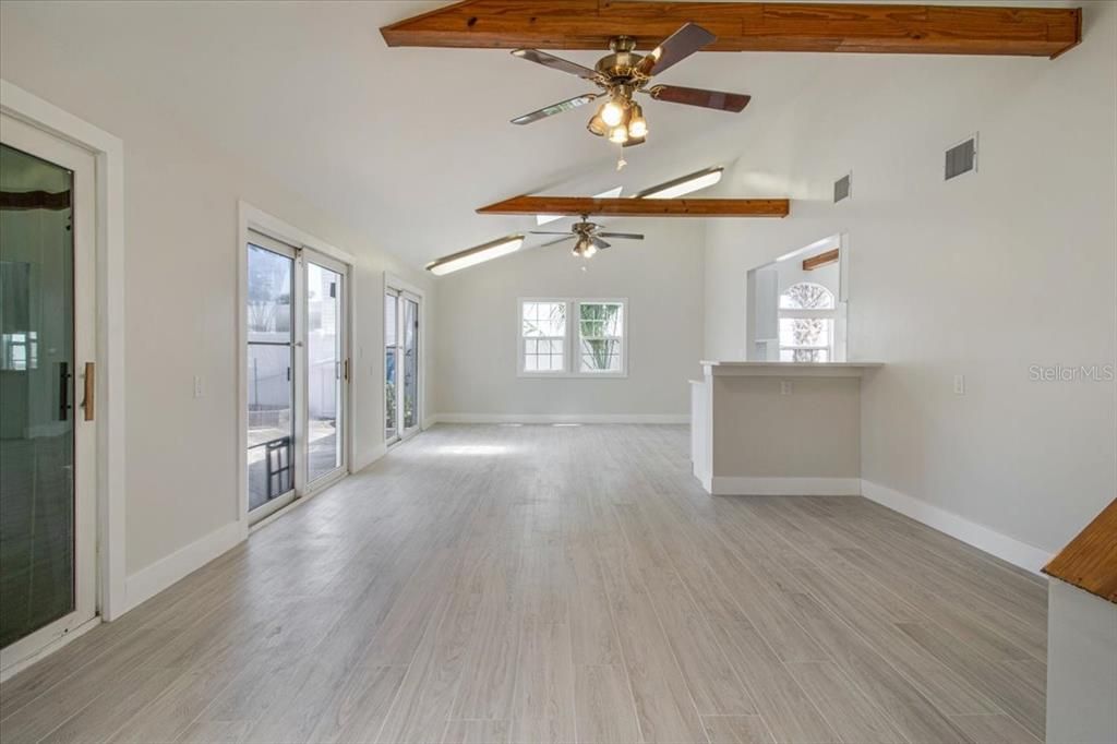 En Venta: $489,000 (3 camas, 2 baños, 1408 Pies cuadrados)