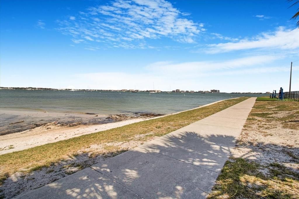 En Venta: $489,000 (3 camas, 2 baños, 1408 Pies cuadrados)