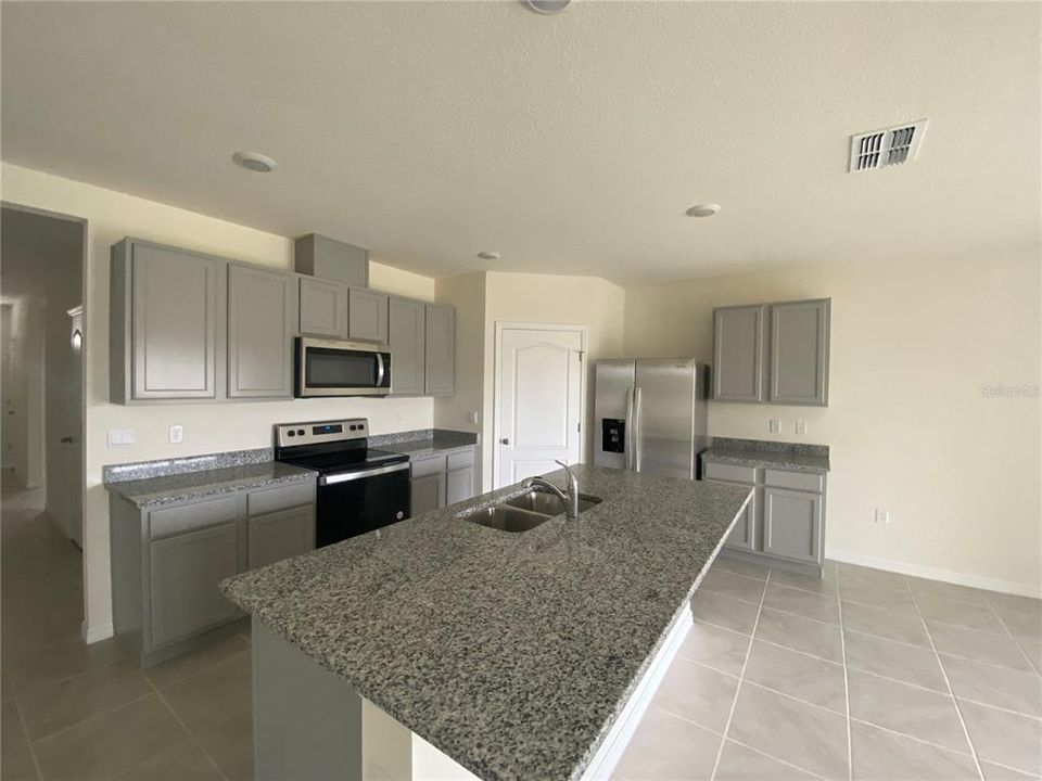 В аренду: $2,295 (4 спален, 2 ванн, 1867 Квадратных фут)