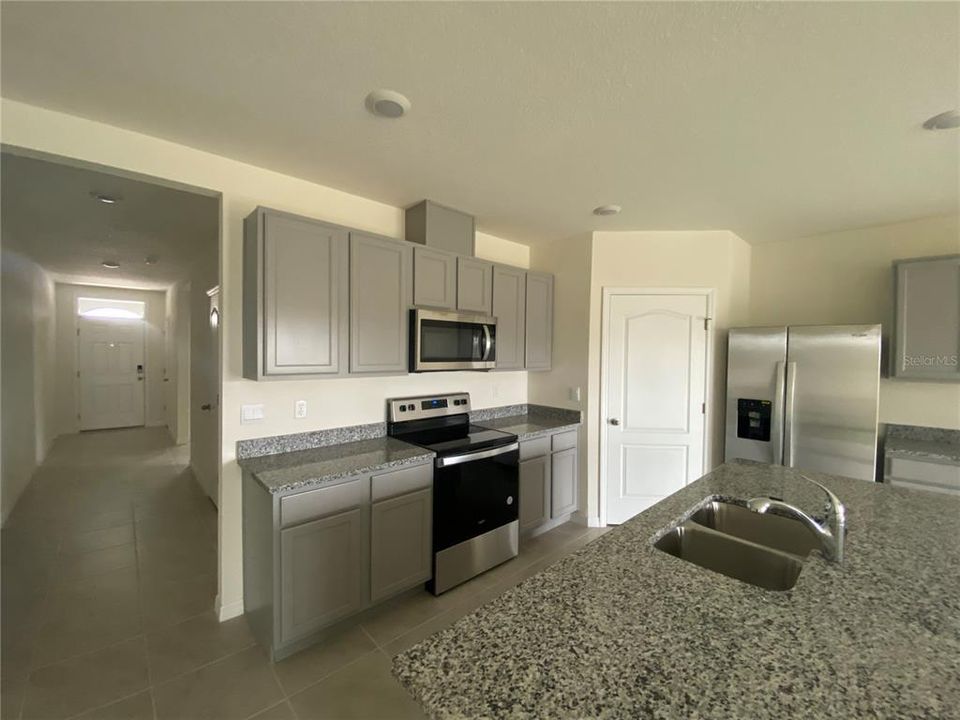 В аренду: $2,295 (4 спален, 2 ванн, 1867 Квадратных фут)