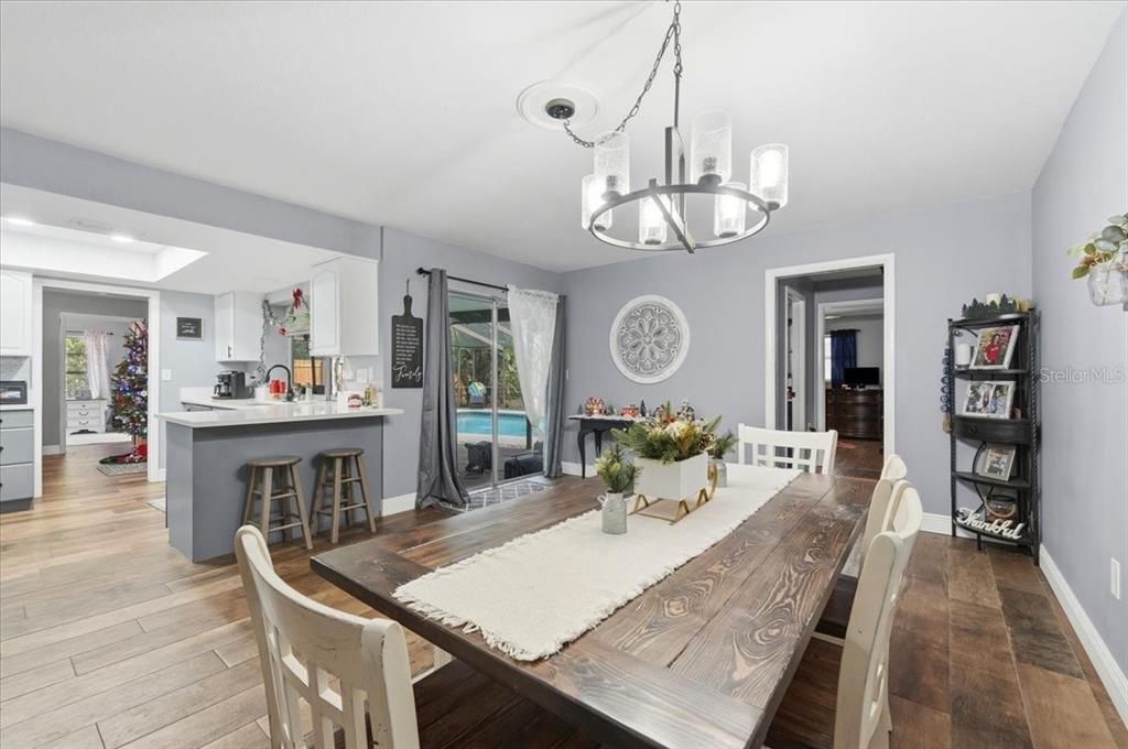 En Venta: $395,000 (4 camas, 2 baños, 1845 Pies cuadrados)