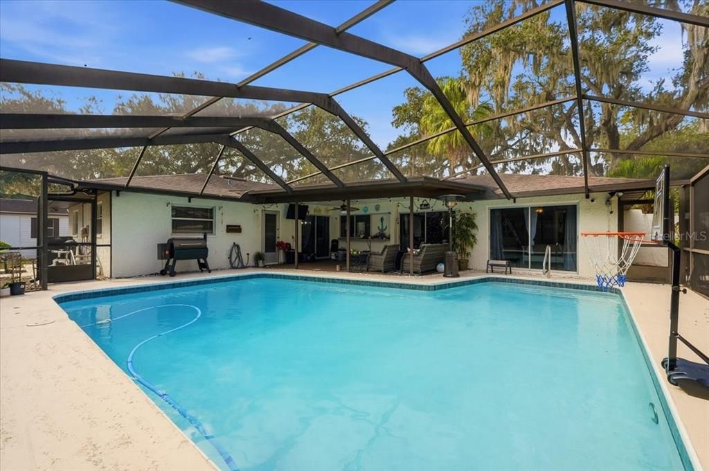 En Venta: $395,000 (4 camas, 2 baños, 1845 Pies cuadrados)