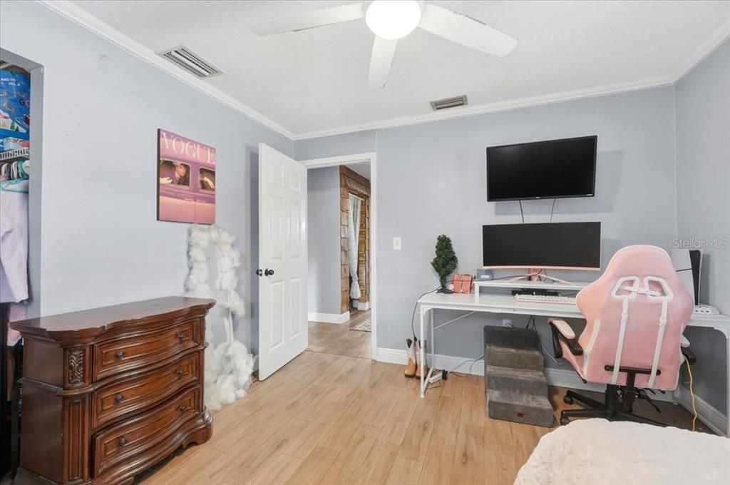 En Venta: $395,000 (4 camas, 2 baños, 1845 Pies cuadrados)