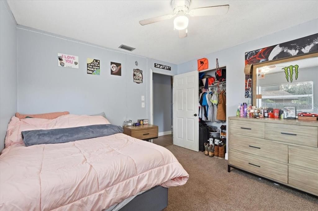 En Venta: $395,000 (4 camas, 2 baños, 1845 Pies cuadrados)