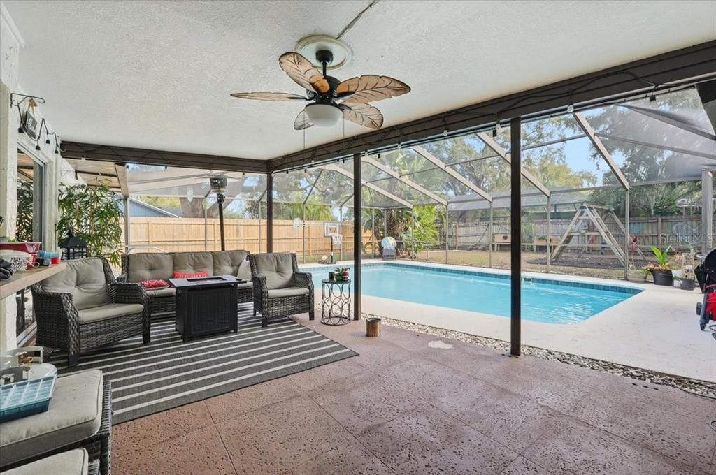 En Venta: $395,000 (4 camas, 2 baños, 1845 Pies cuadrados)