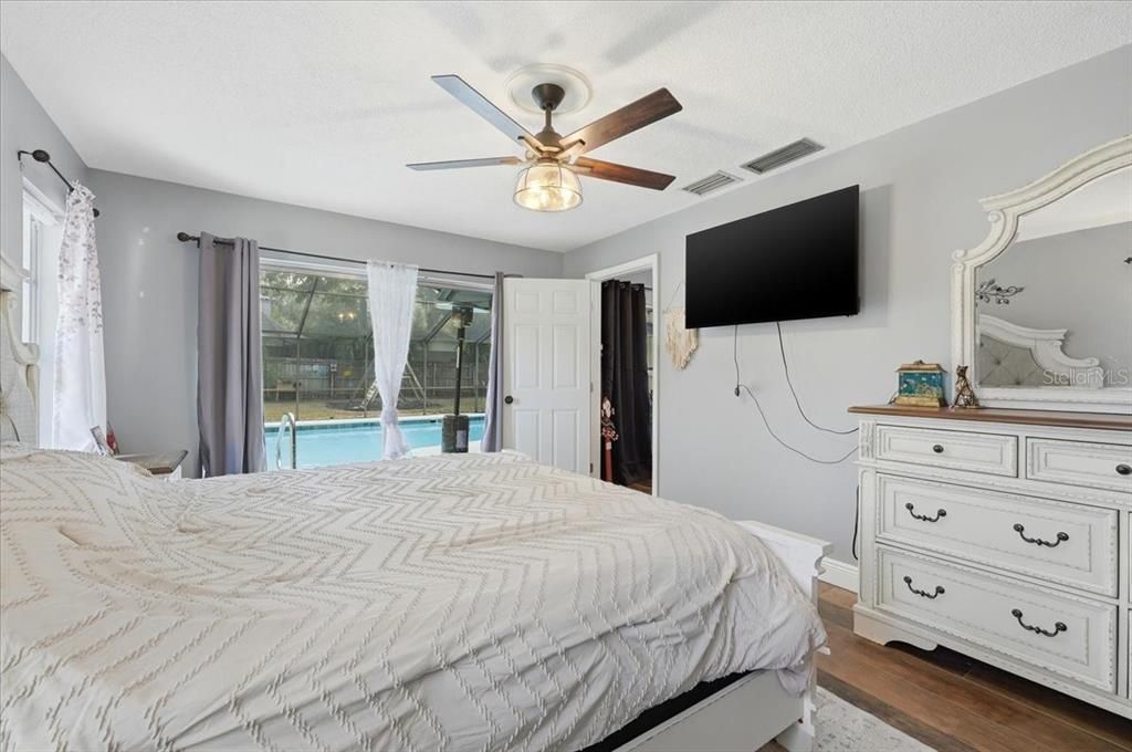 En Venta: $395,000 (4 camas, 2 baños, 1845 Pies cuadrados)