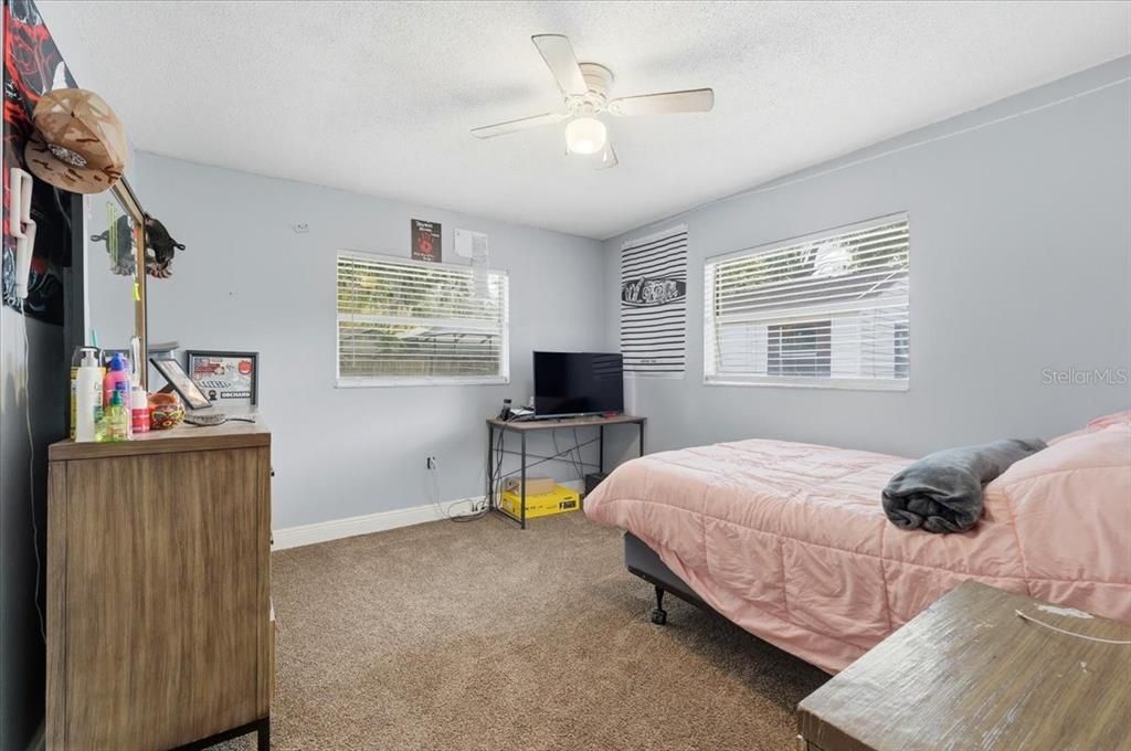 En Venta: $395,000 (4 camas, 2 baños, 1845 Pies cuadrados)