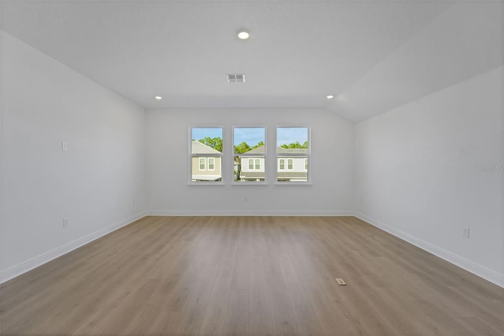 На продажу: $1,103,179 (6 спален, 4 ванн, 3542 Квадратных фут)