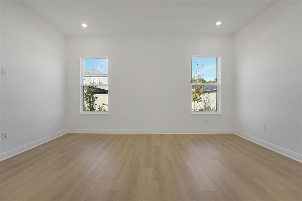 На продажу: $1,103,179 (6 спален, 4 ванн, 3542 Квадратных фут)