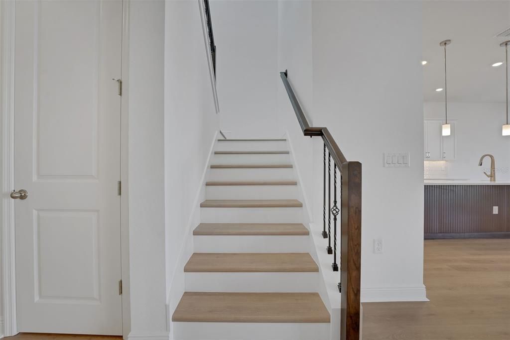 На продажу: $1,103,179 (6 спален, 4 ванн, 3542 Квадратных фут)