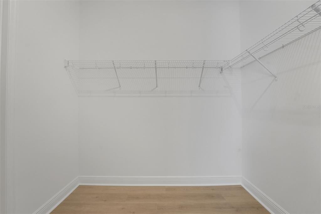 На продажу: $1,103,179 (6 спален, 4 ванн, 3542 Квадратных фут)