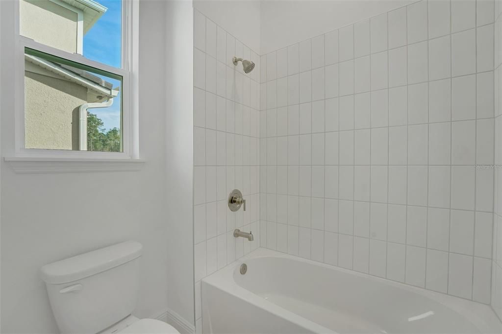 На продажу: $1,103,179 (6 спален, 4 ванн, 3542 Квадратных фут)