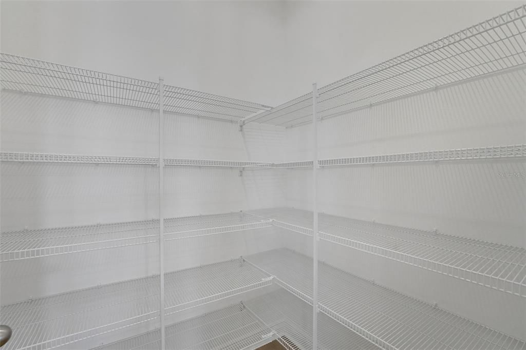 На продажу: $1,103,179 (6 спален, 4 ванн, 3542 Квадратных фут)